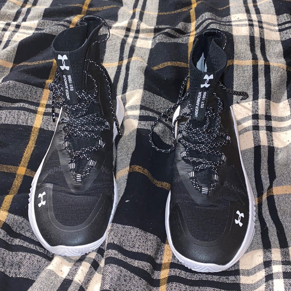 Athletic training shoes